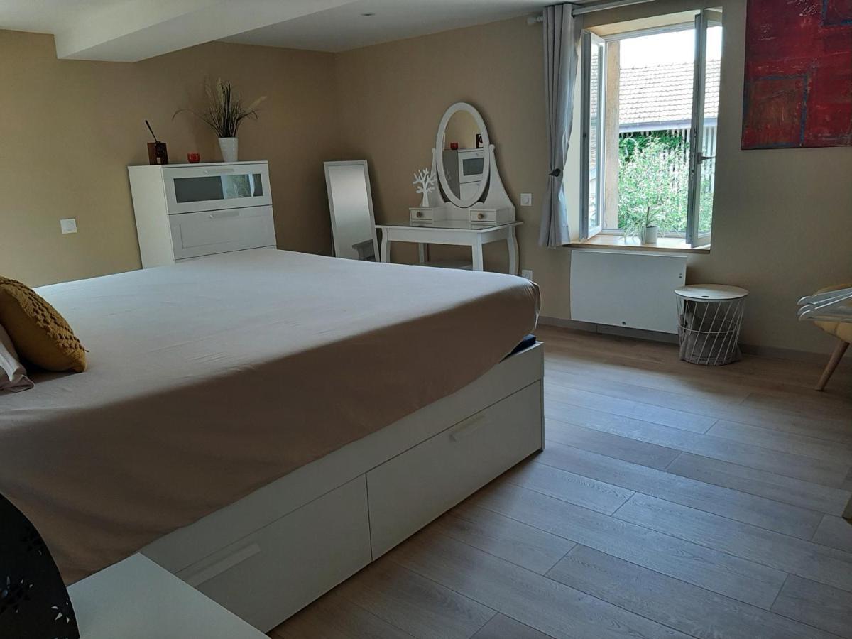 Logement Confortable Dans Residence Privee A Amplepuis Exterior foto