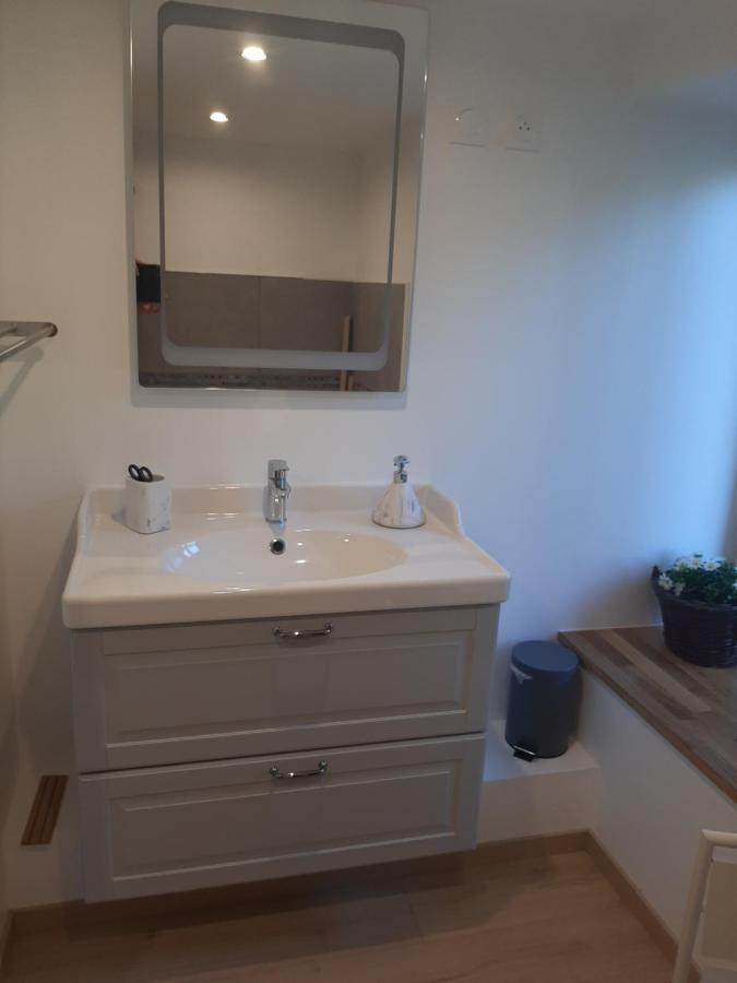 Logement Confortable Dans Residence Privee A Amplepuis Exterior foto